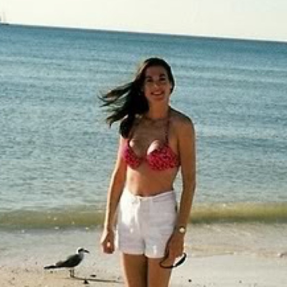 Meet your Posher, Stephanie - Picture 4 of 8